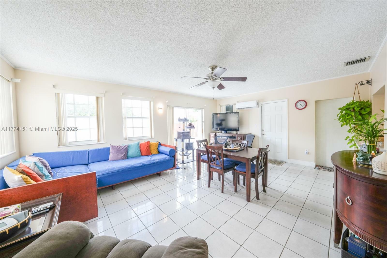 8110 NW 185th Ter  Hialeah FL 33015 photo