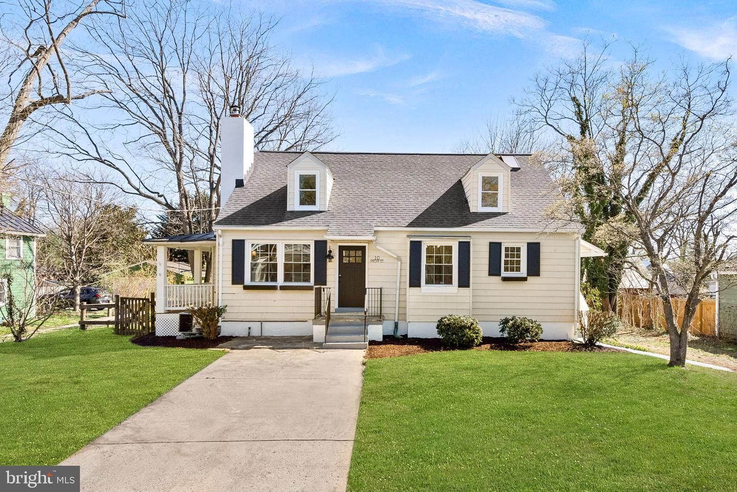 Property Photo: 10 High Street VA 20141