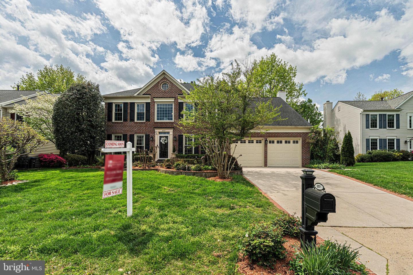 Property Photo: 8201 Lone Oak Court VA 20111