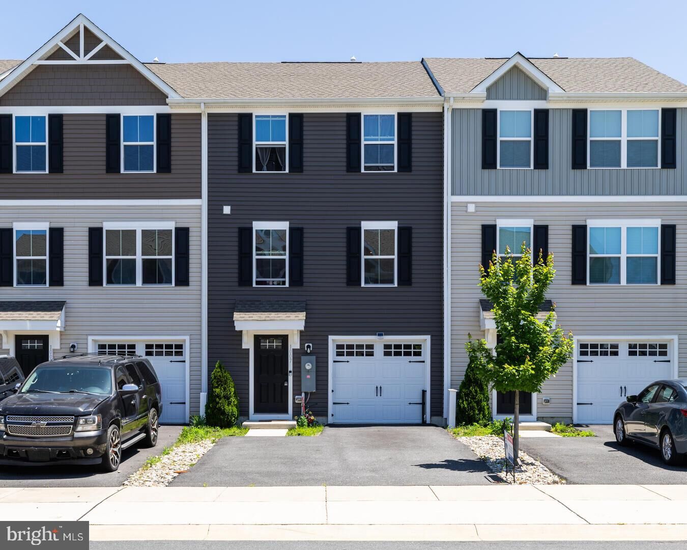 Property Photo:  1007 Wickersham Way  DE 19709 