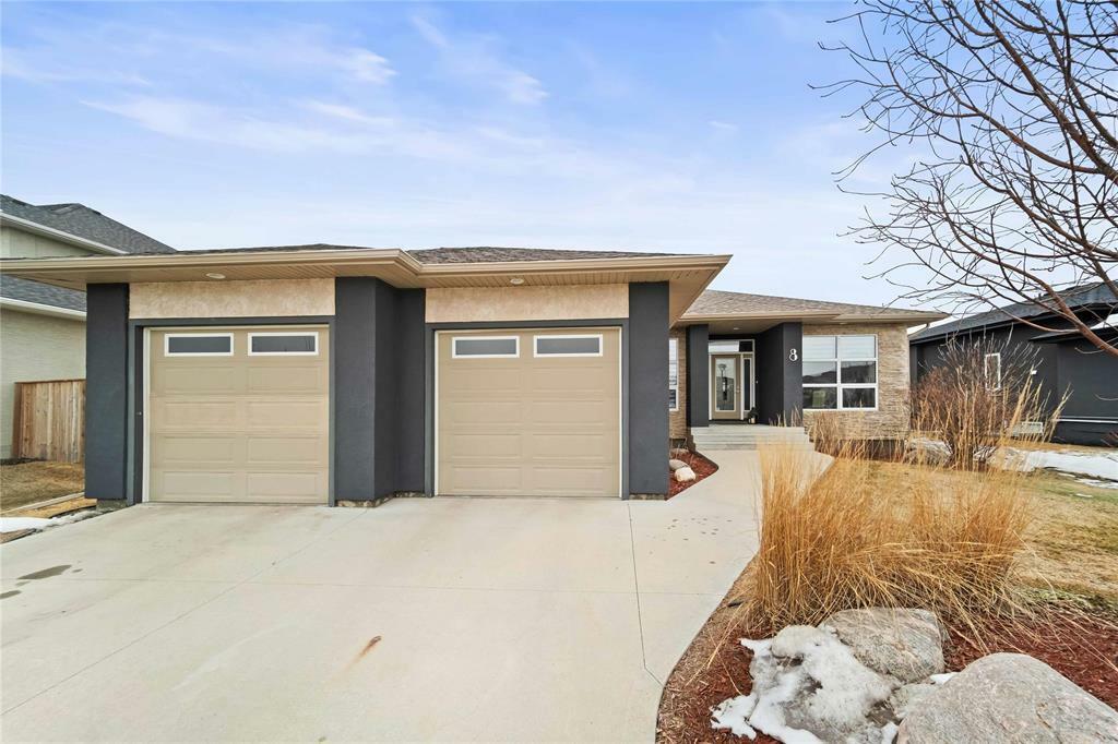 Property Photo: 8 Prairie Grass Lane MB R4G 0E1