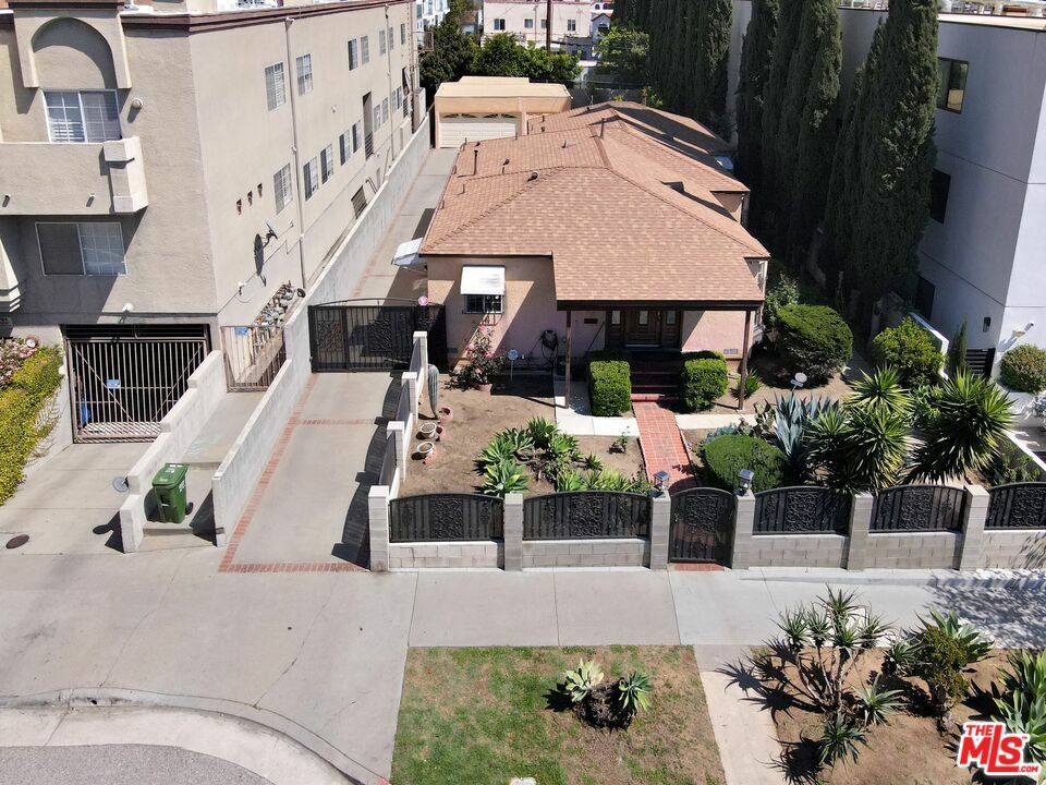 844 N Poinsettia Pl  Los Angeles CA 90046 photo