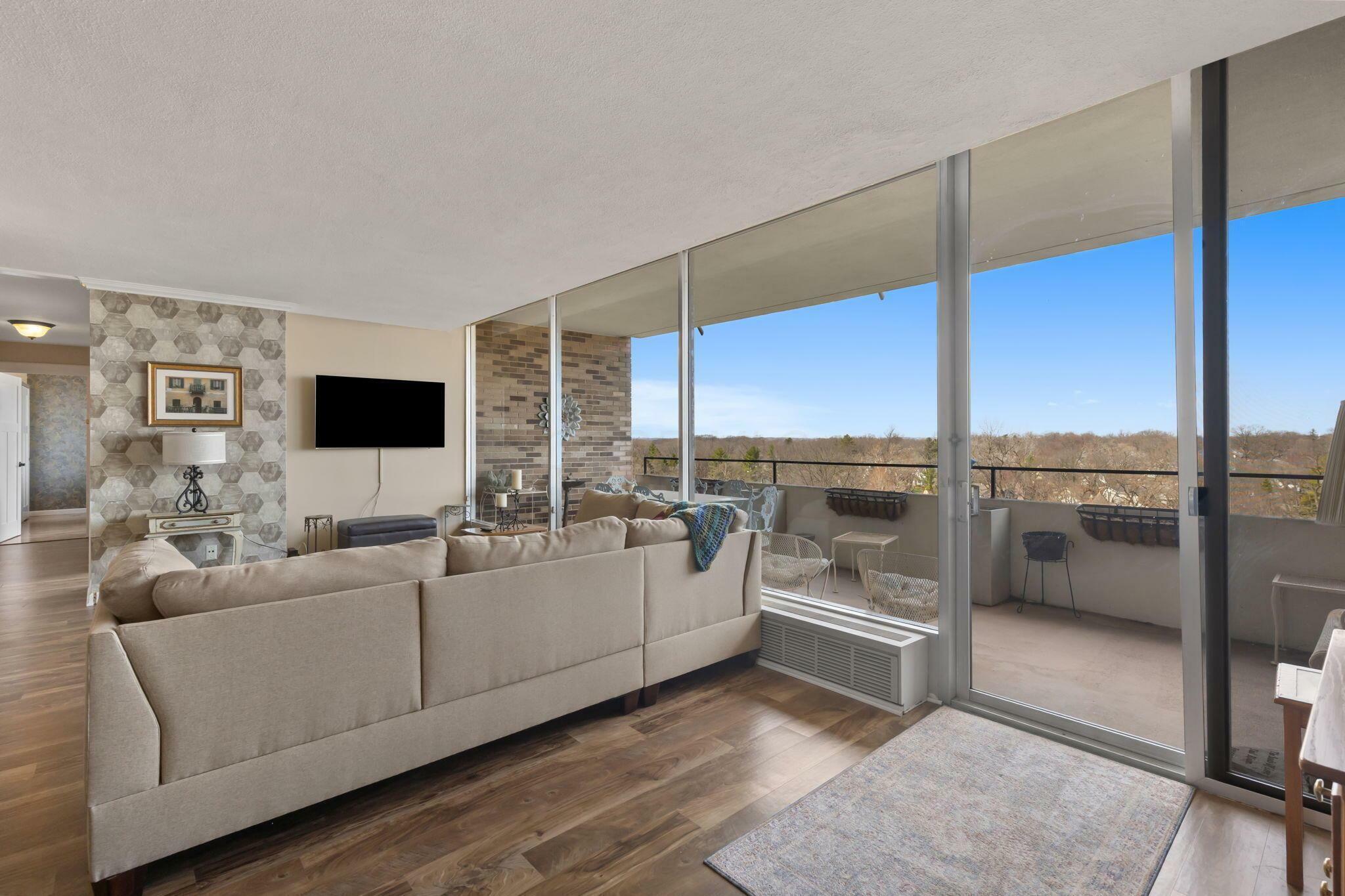Property Photo: 1000 Urlin Avenue OH 43212
