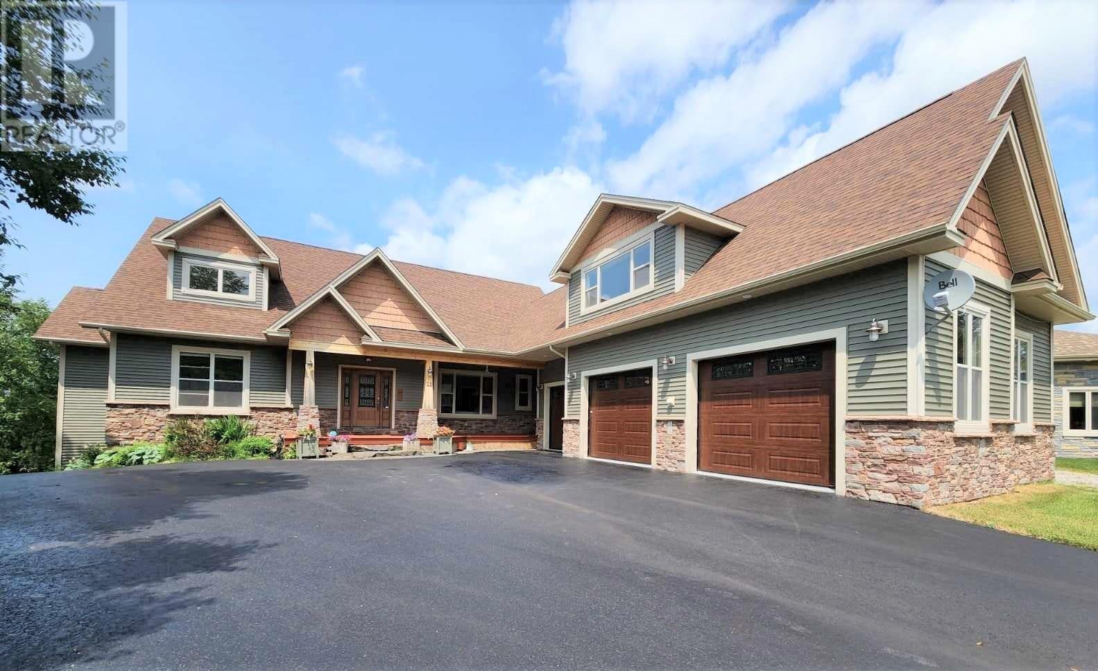 28 Bowater Boulevard  Pasadena NL A0L 1K0 photo