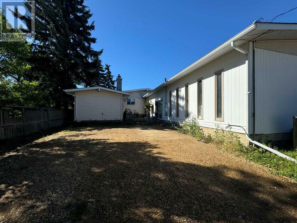 Property Photo: 6502 45A Avenue AB T4V 0C7