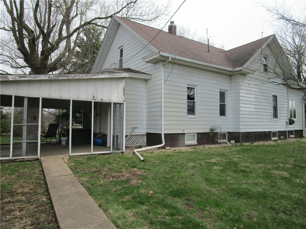 Property Photo: 900 W Washington Street IL 62557