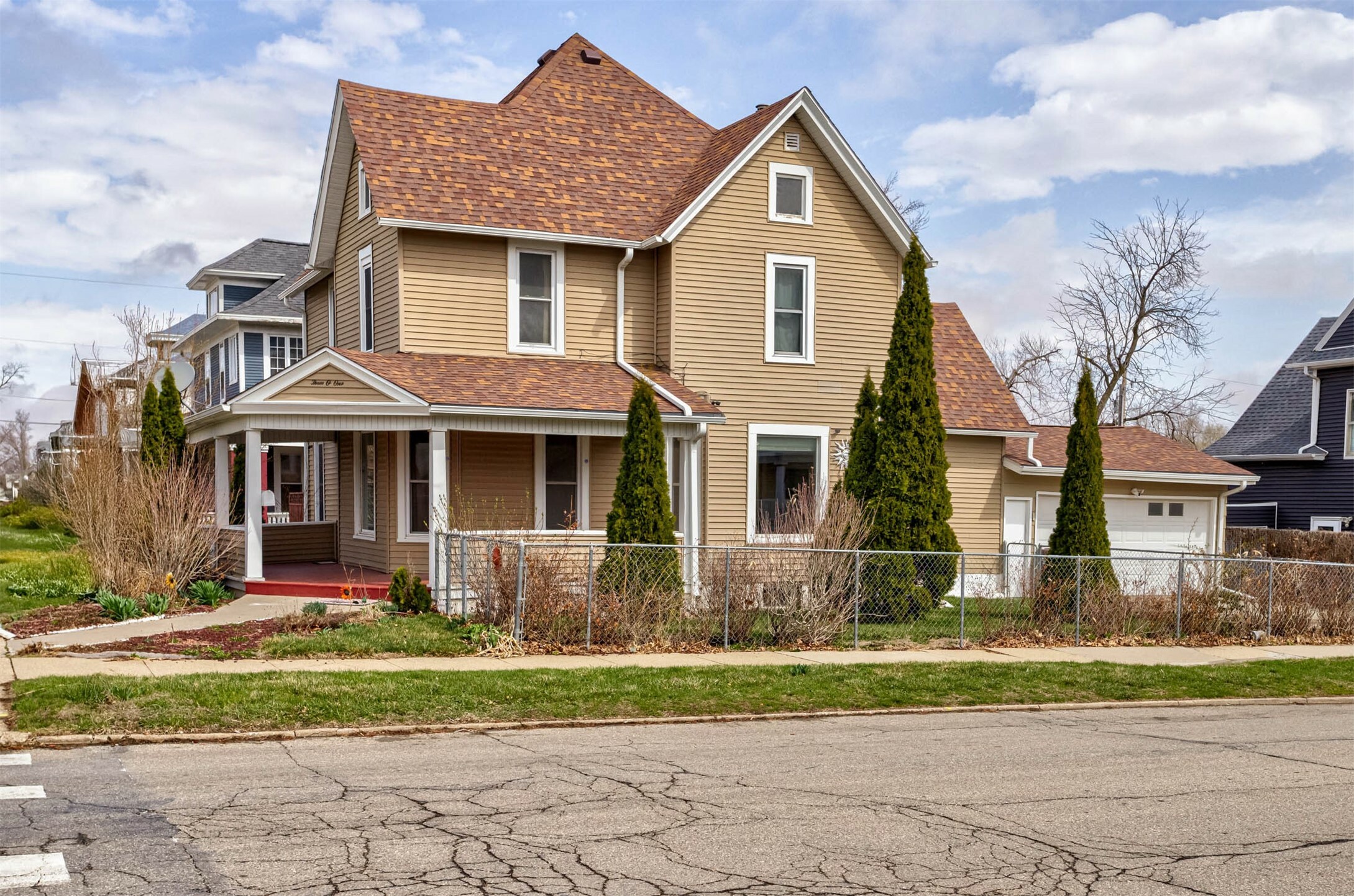 Property Photo: 301 N 4th St Street IA 50158