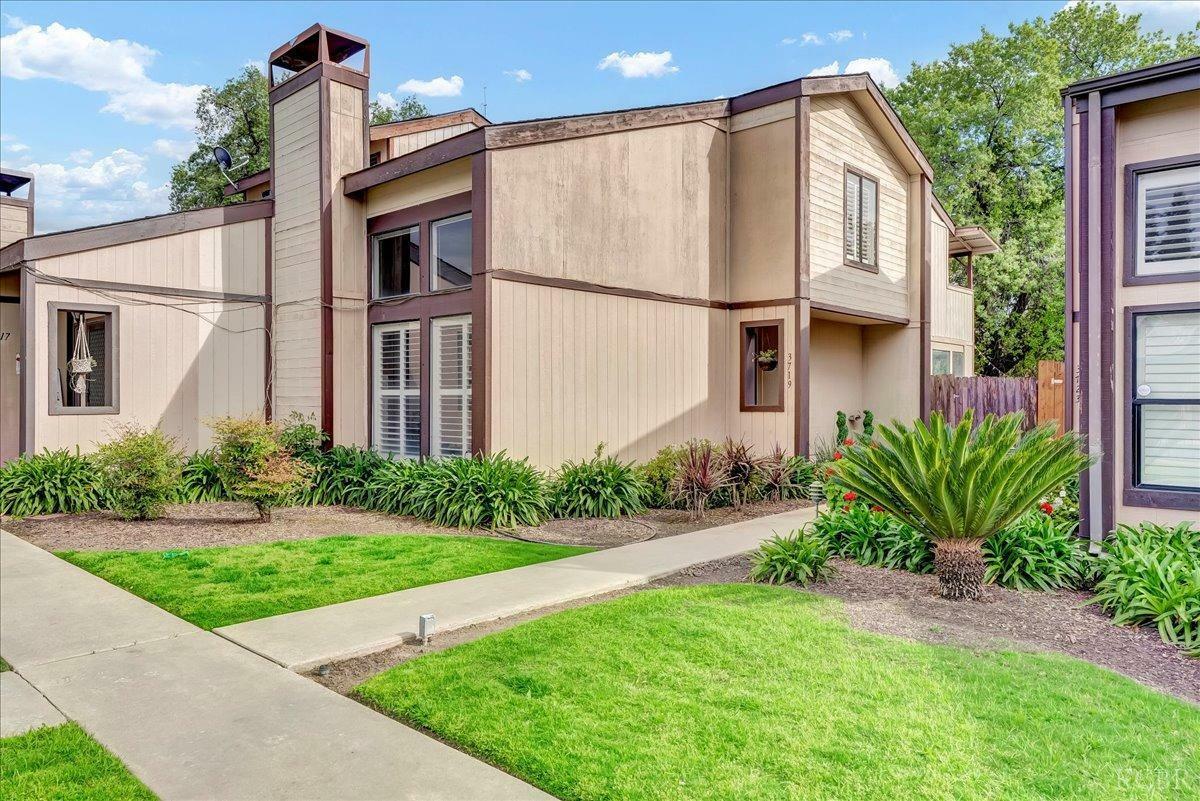 Property Photo: 3719 W Hillsdale CA 93291