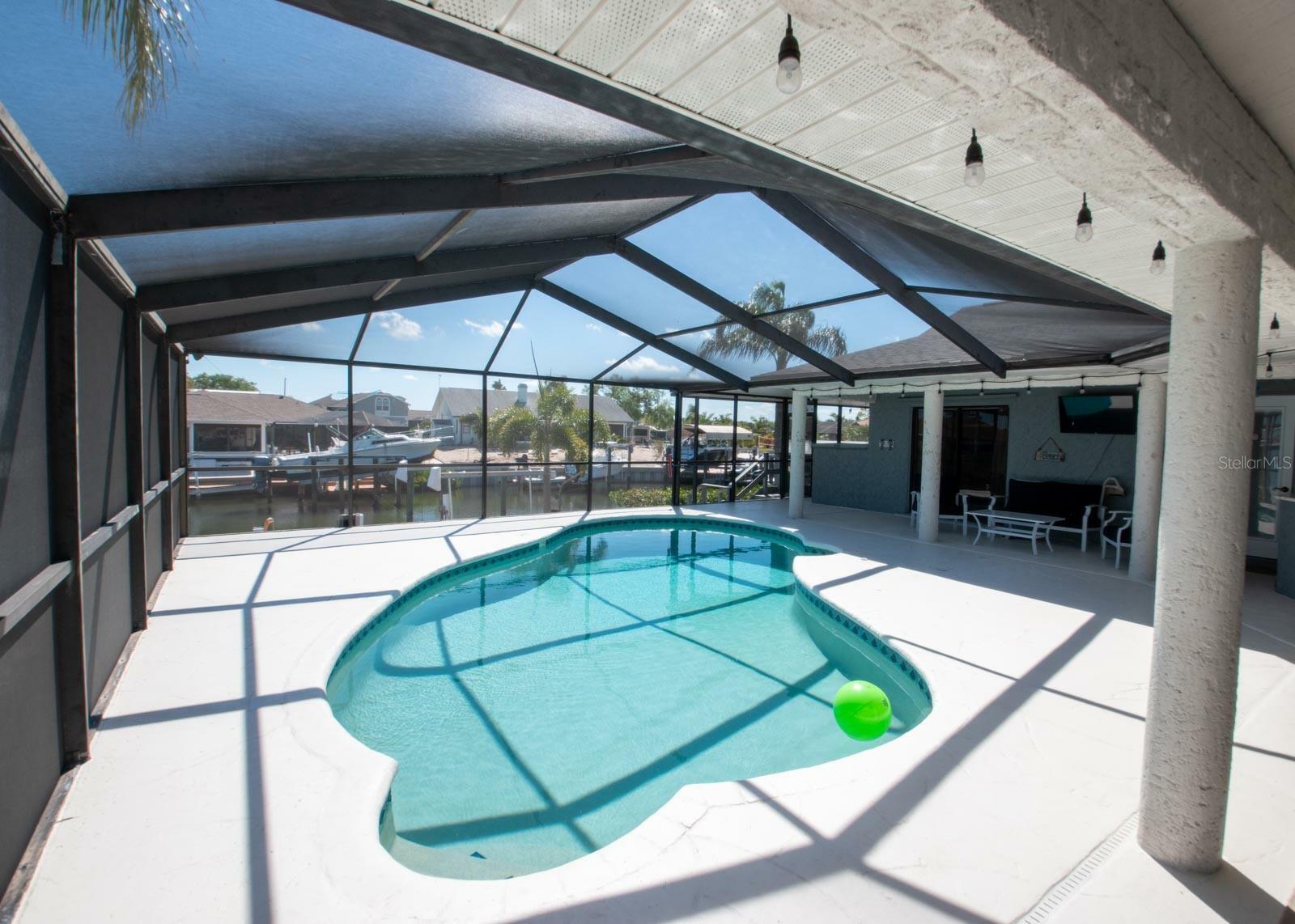 Property Photo: 6505 Bimini Court FL 33572