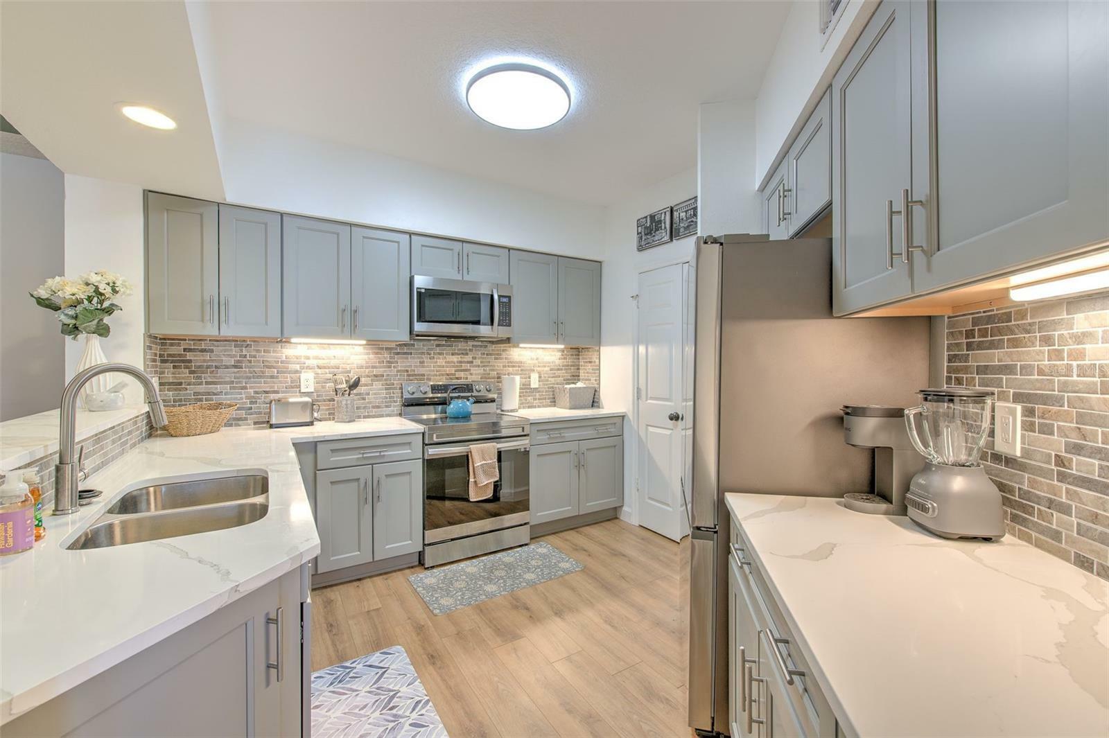 Property Photo: 3312 Bay Club Circle 3312 FL 33607