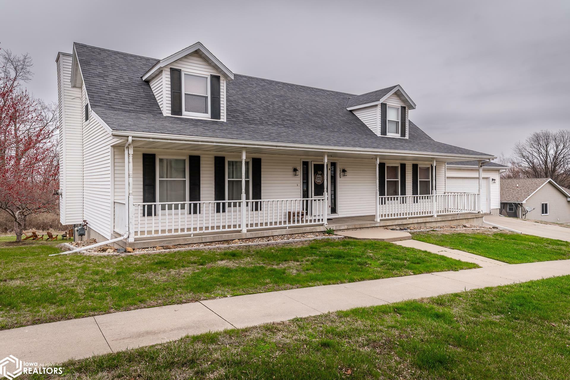 Property Photo: 1309 Emerald Drive IA 50158
