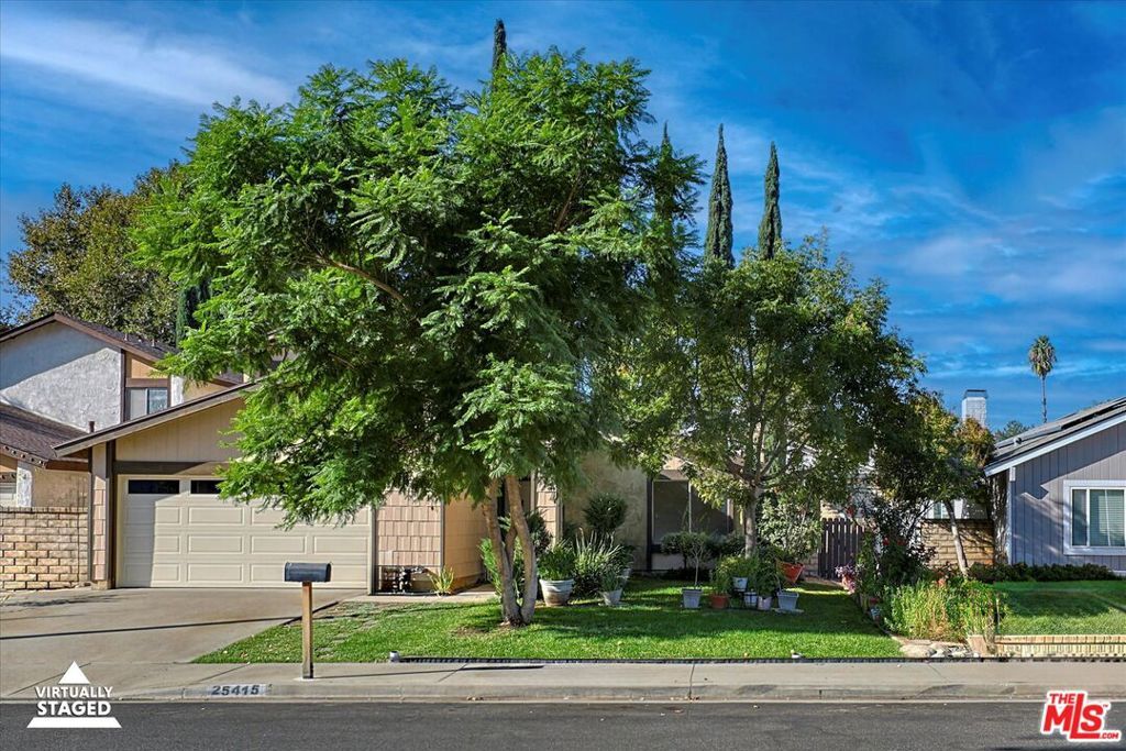 Property Photo: 25415 Via Labrada CA 91355