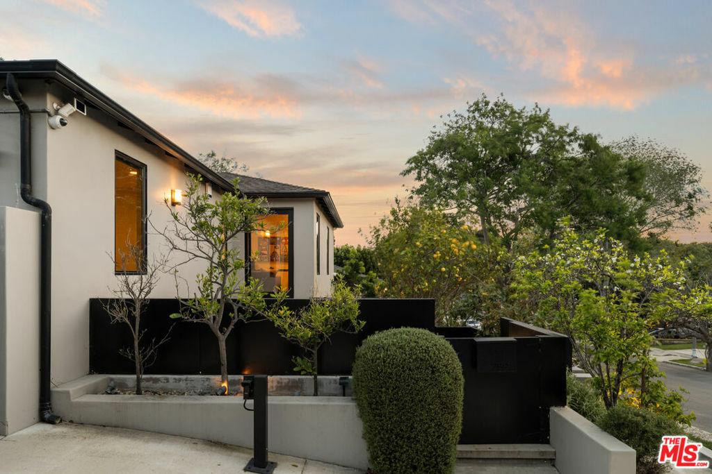 Property Photo: 7528 Flight Avenue CA 90045