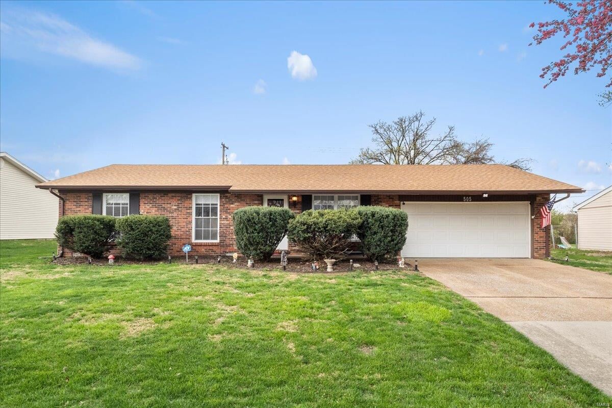 Property Photo: 505 Dartmouth Drive IL 62269