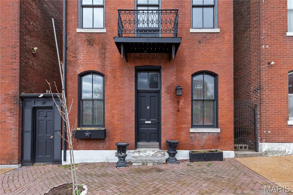 Property Photo: 914 Russell Boulevard MO 63104