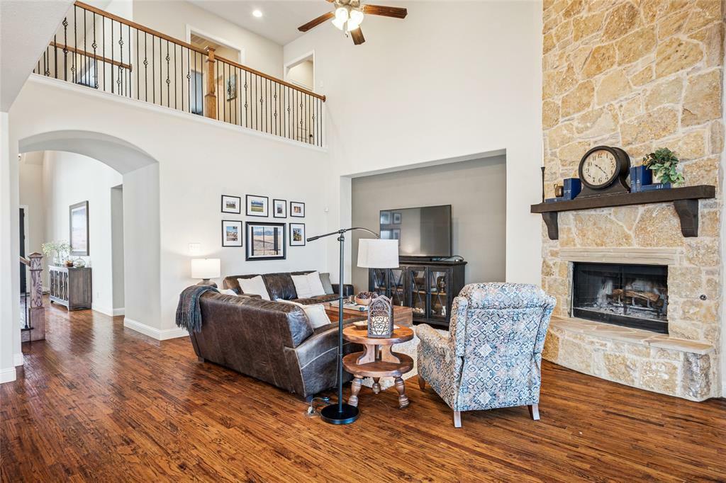 Property Photo: 908 Champions Court TX 76262