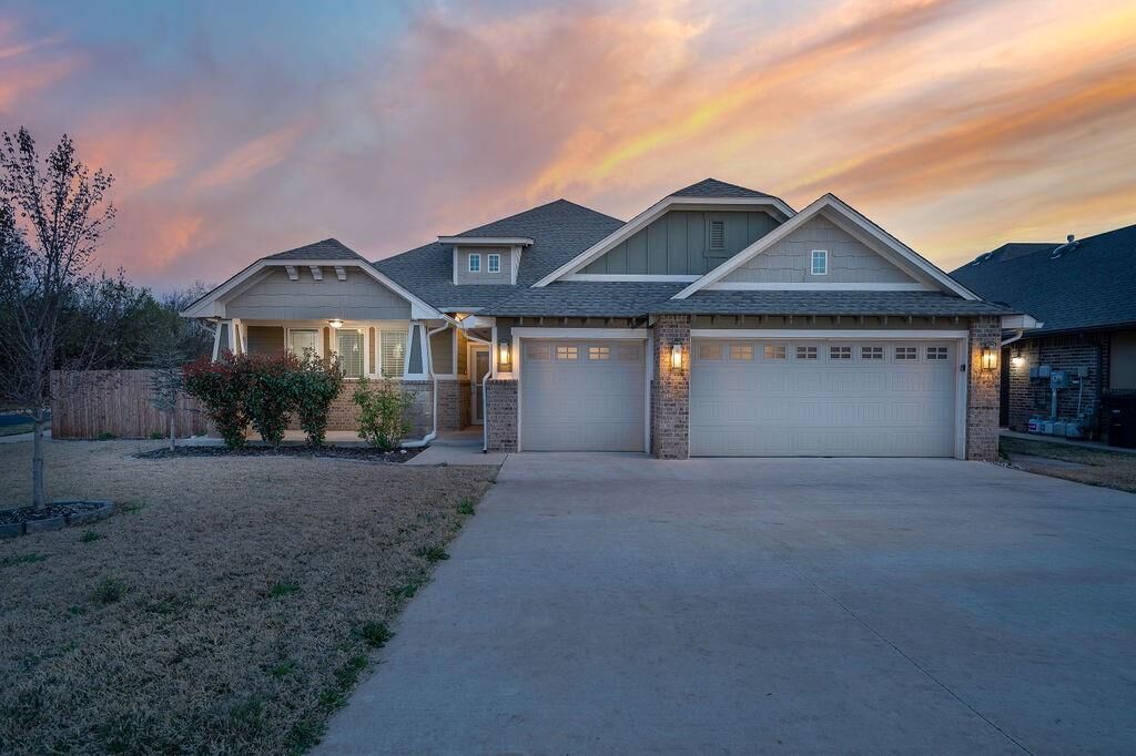 Property Photo: 2816 Cedar Creek Drive OK 73160