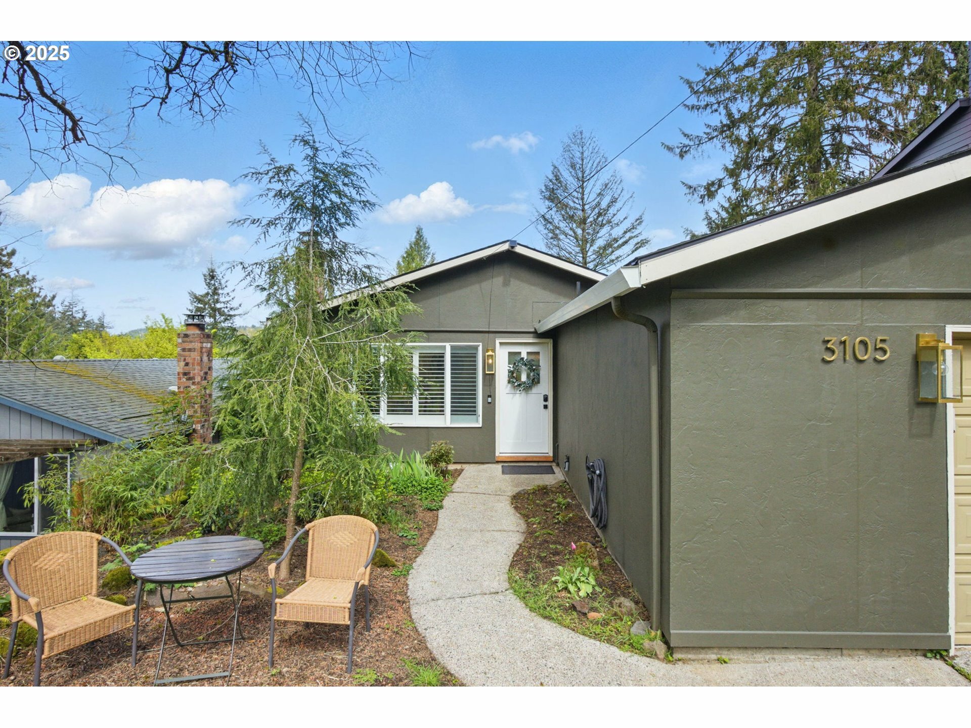 Property Photo:  3105 SW Carolina St  OR 97239 