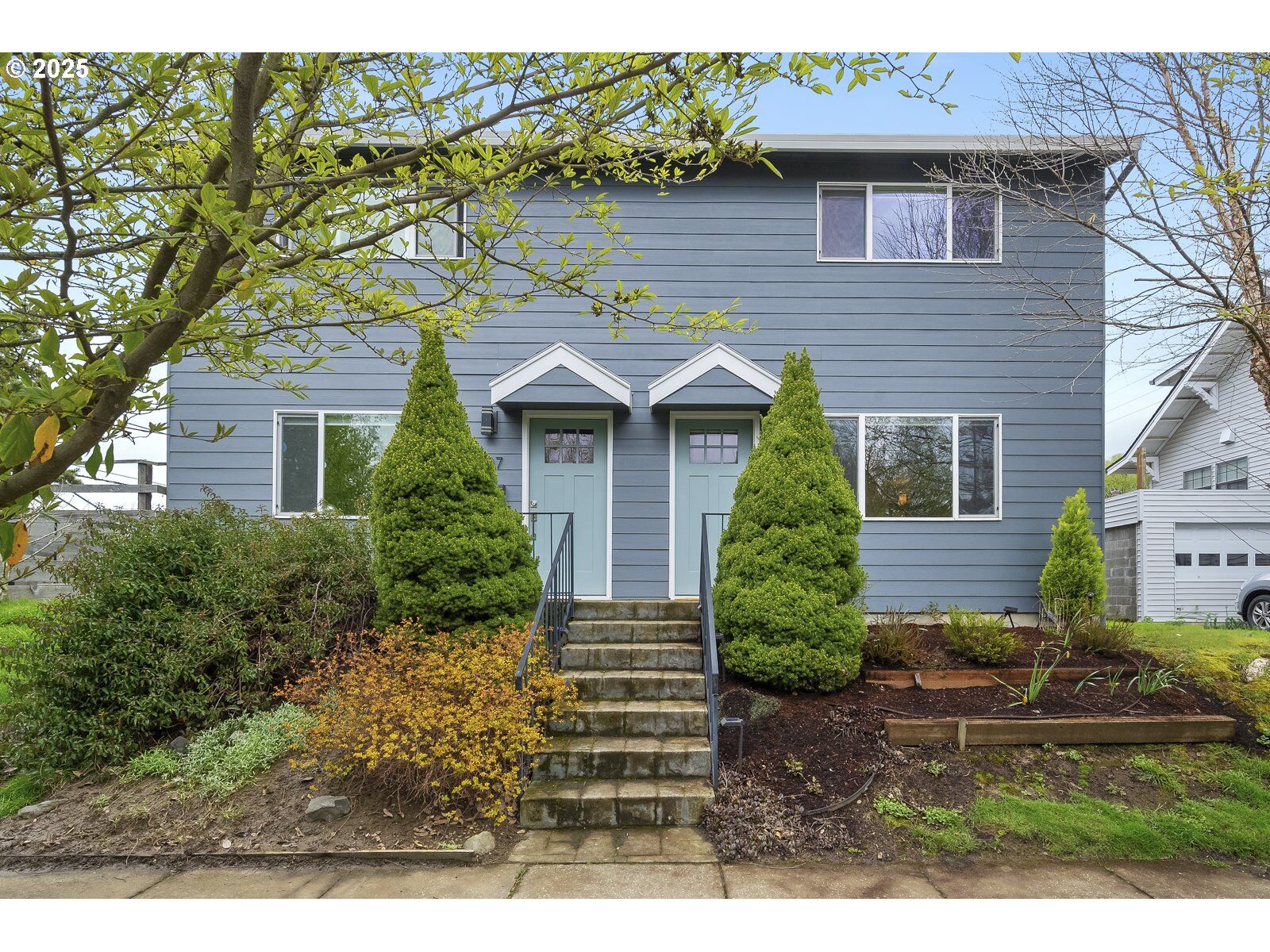 Property Photo:  109 NE Shaver Ave  OR 97212 