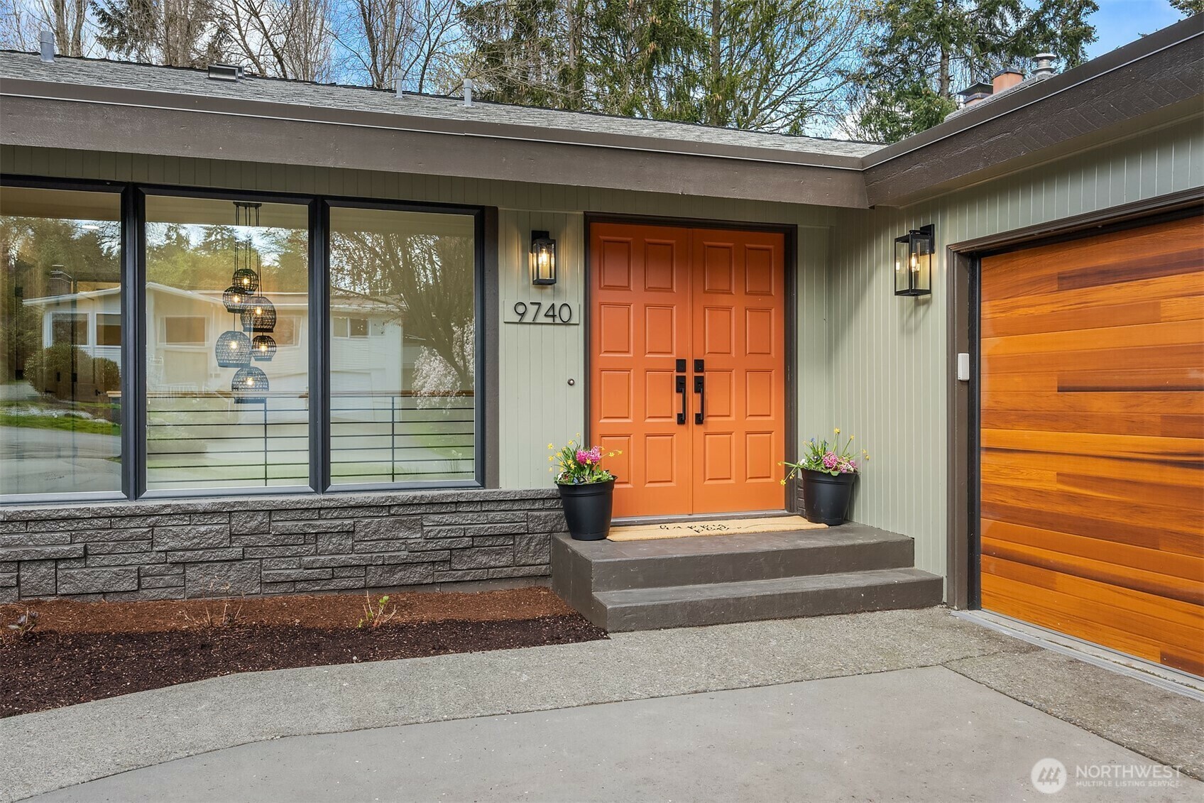 Property Photo: 9740 SE 40th Street WA 98040