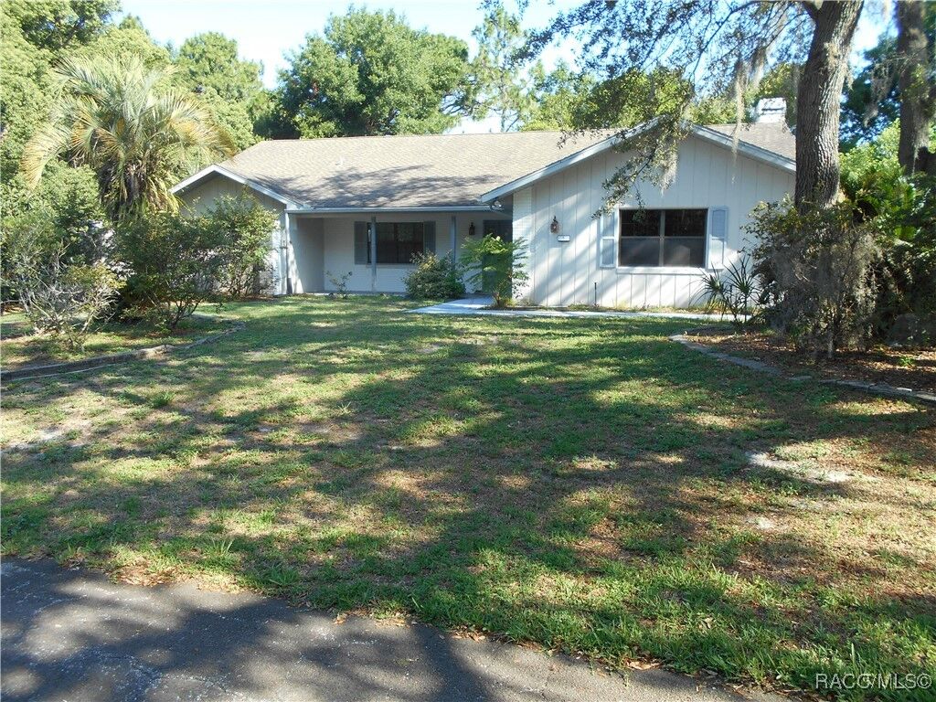 Property Photo: 4 Chinkapin Court FL 34446