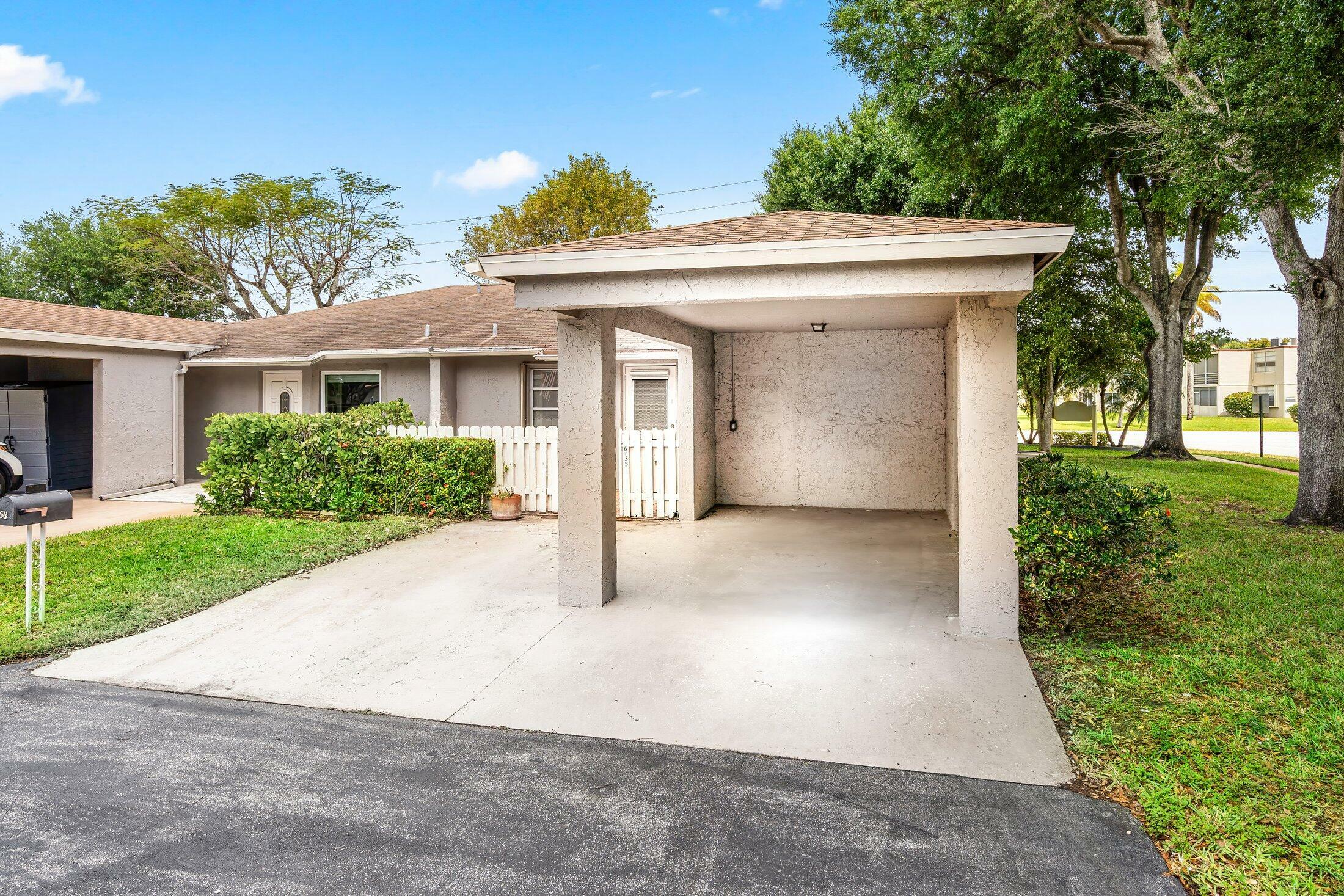 Property Photo: 6835 Moonlit Drive FL 33446