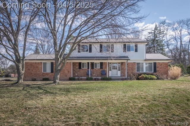 Property Photo:  38005 Southfarm Lane  MI 48167 