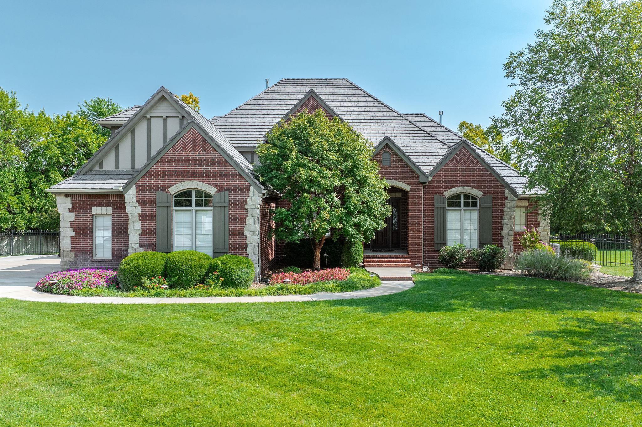 Property Photo: 2110 N Keeneland Ct KS 67206