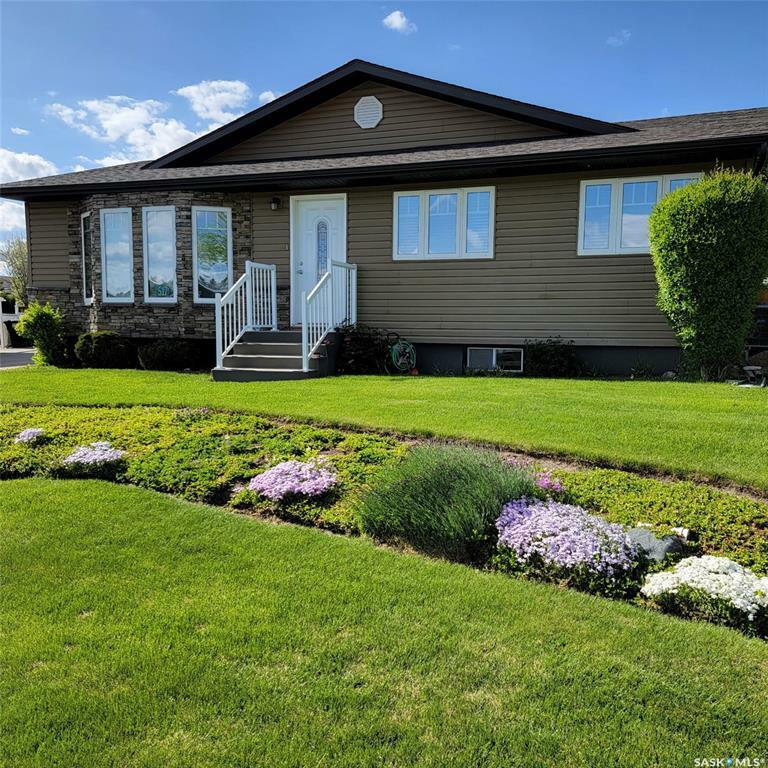 Property Photo: 517 8th Avenue SK S0K 0M0