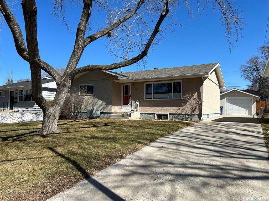 Property Photo:  1124 K Avenue N  SK S7L 2N8 