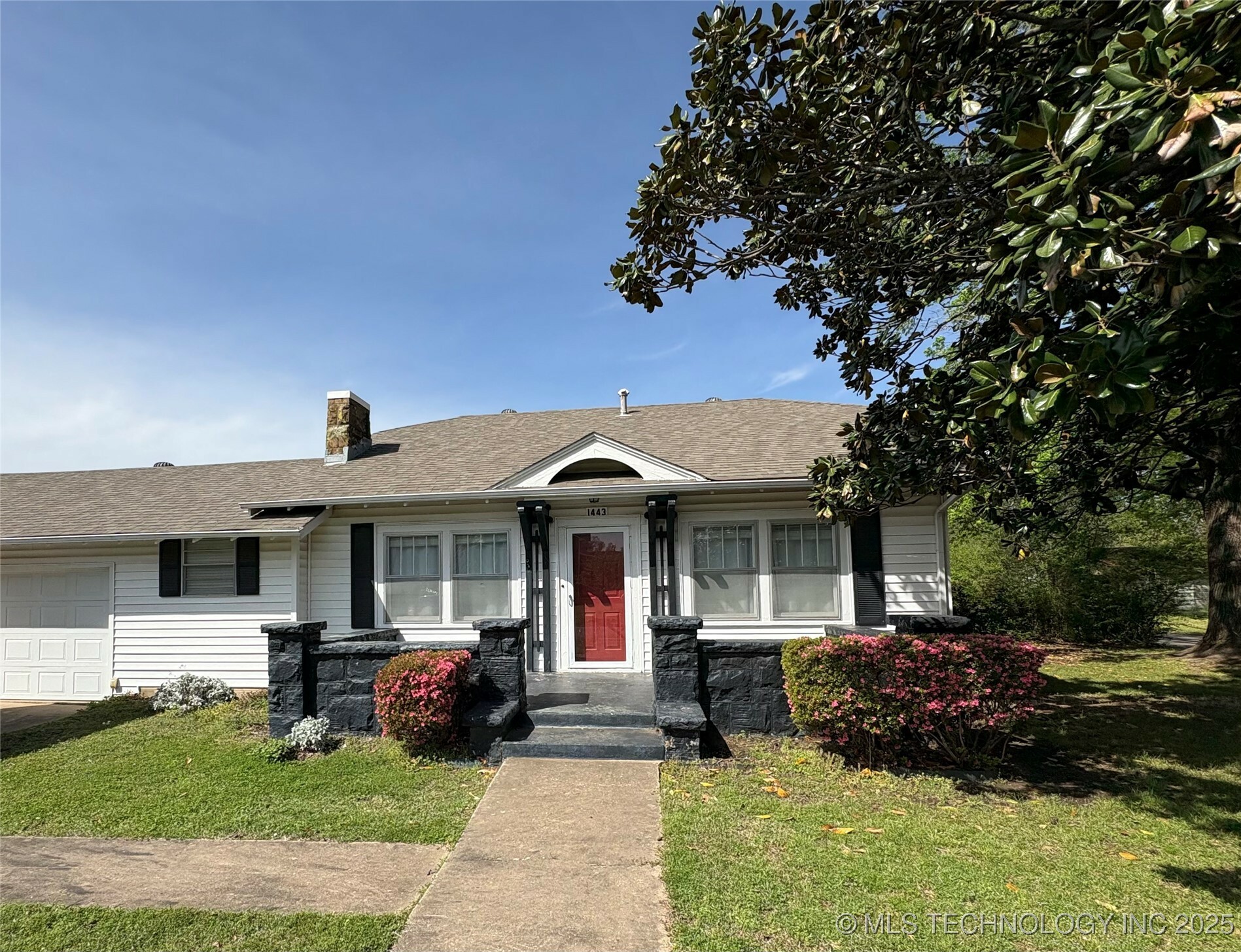 Property Photo: 1443 E 10th Street OK 74447