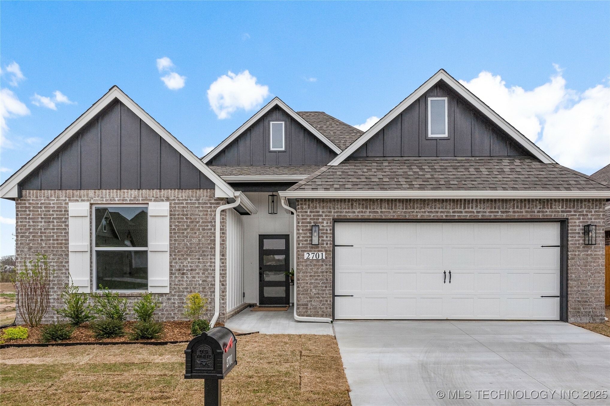 Property Photo: 2701 W Madison Street OK 74012