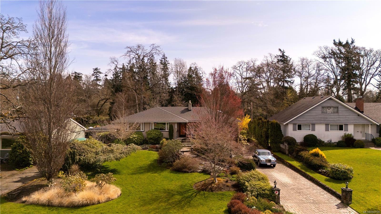 Property Photo: 3331 Woodburn Ave BC V8P 5B8