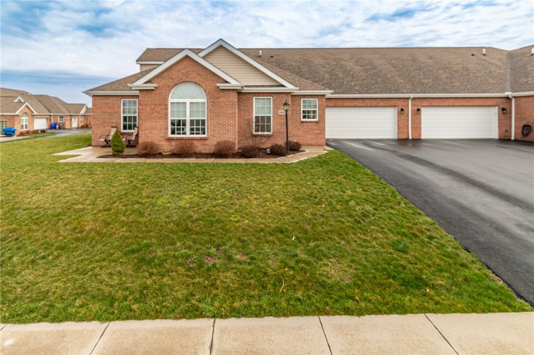 Property Photo: 104 Essex Court PA 16033