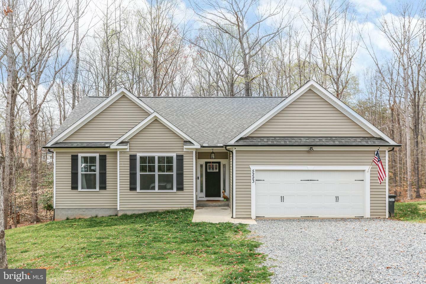 Property Photo: 5223 Wyndemere Circle VA 23117