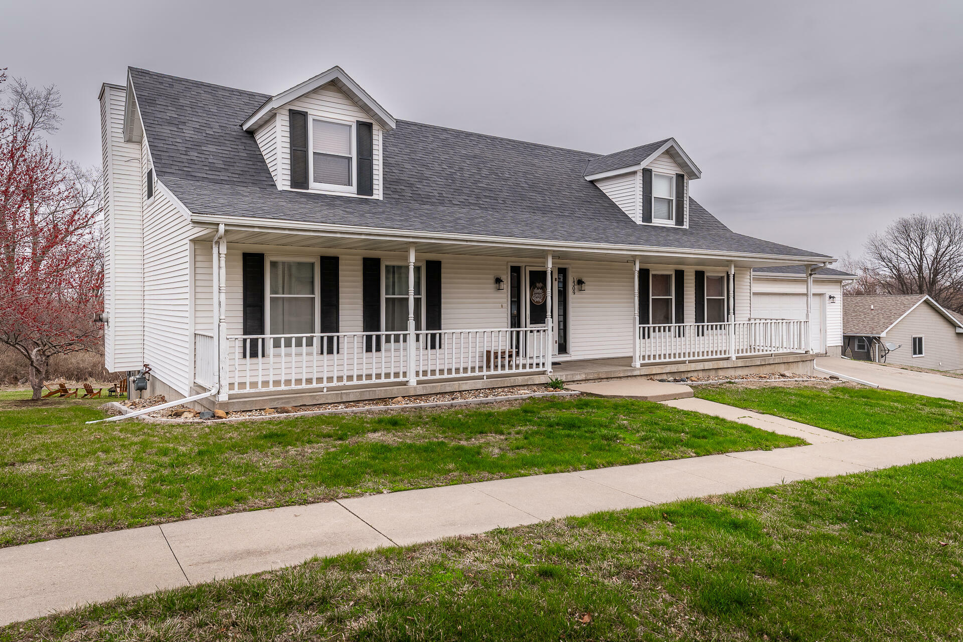 Property Photo: 1309 Emerald Drive IA 50158
