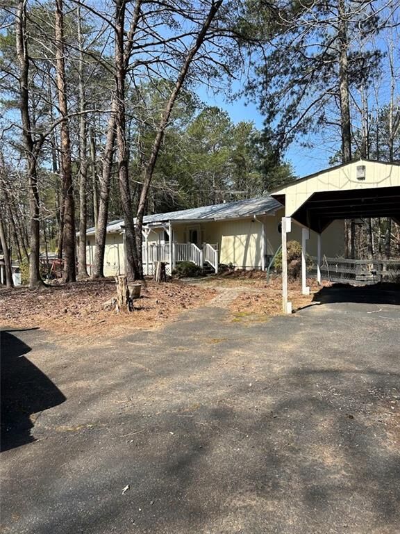 Property Photo: 2518 Henderson Mountain Road GA 30143