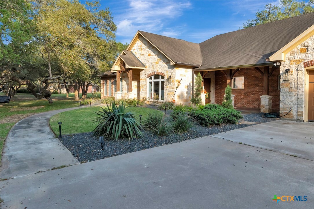 Property Photo: 319 Post Oak Bend TX 77968