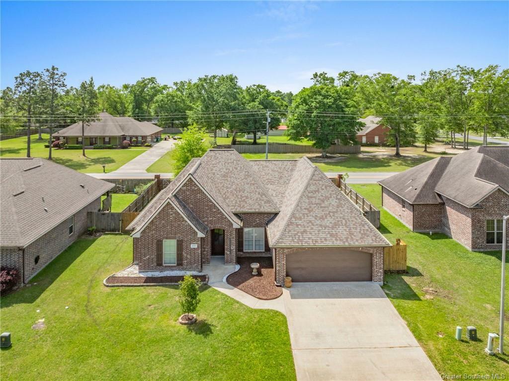 Property Photo: 1327 W Eagle'S Nest Drive LA 70611