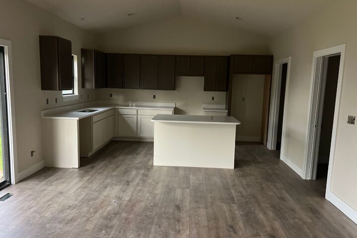 Property Photo: 103 Everett Circle IA 50168