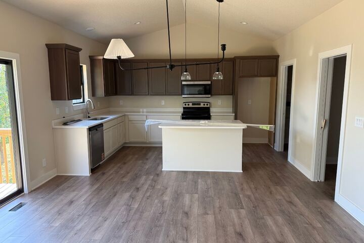 Property Photo: 103 Everett Circle IA 50168