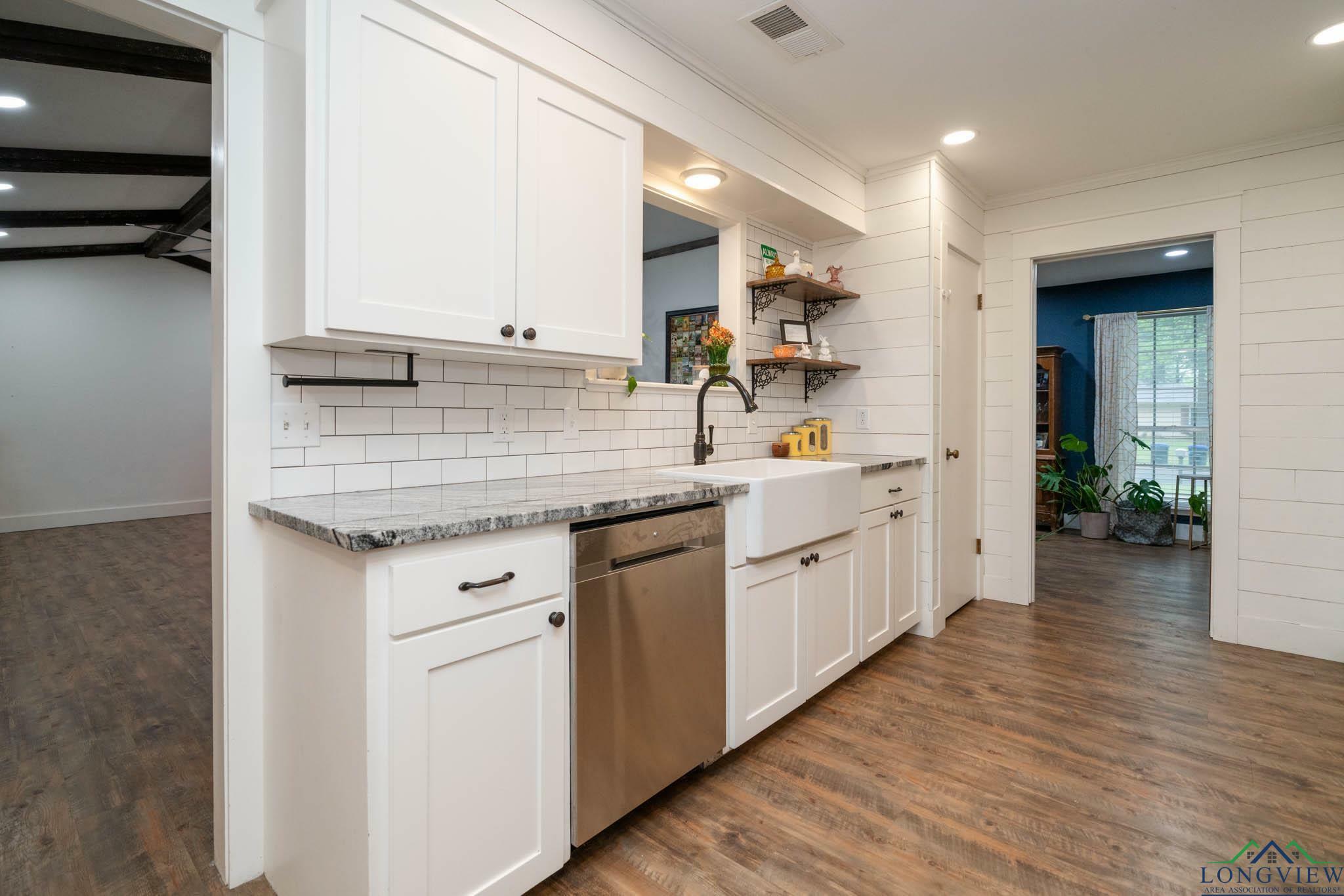 Property Photo: 1613 Willowview Street TX 75604