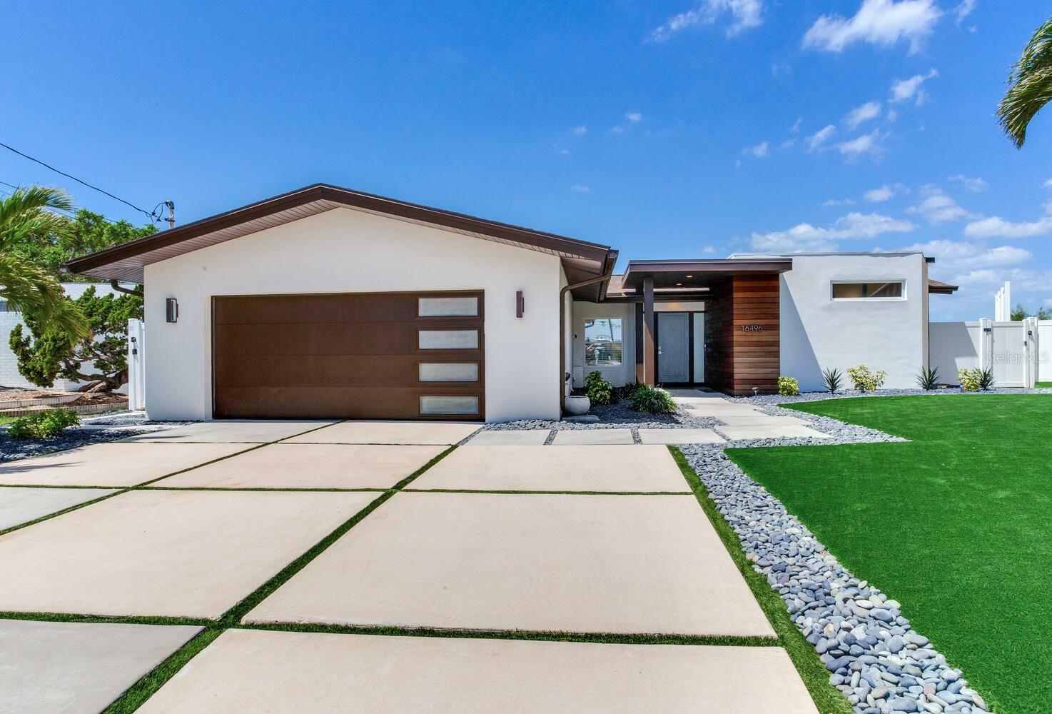 Property Photo: 16496 Redington Drive FL 33708