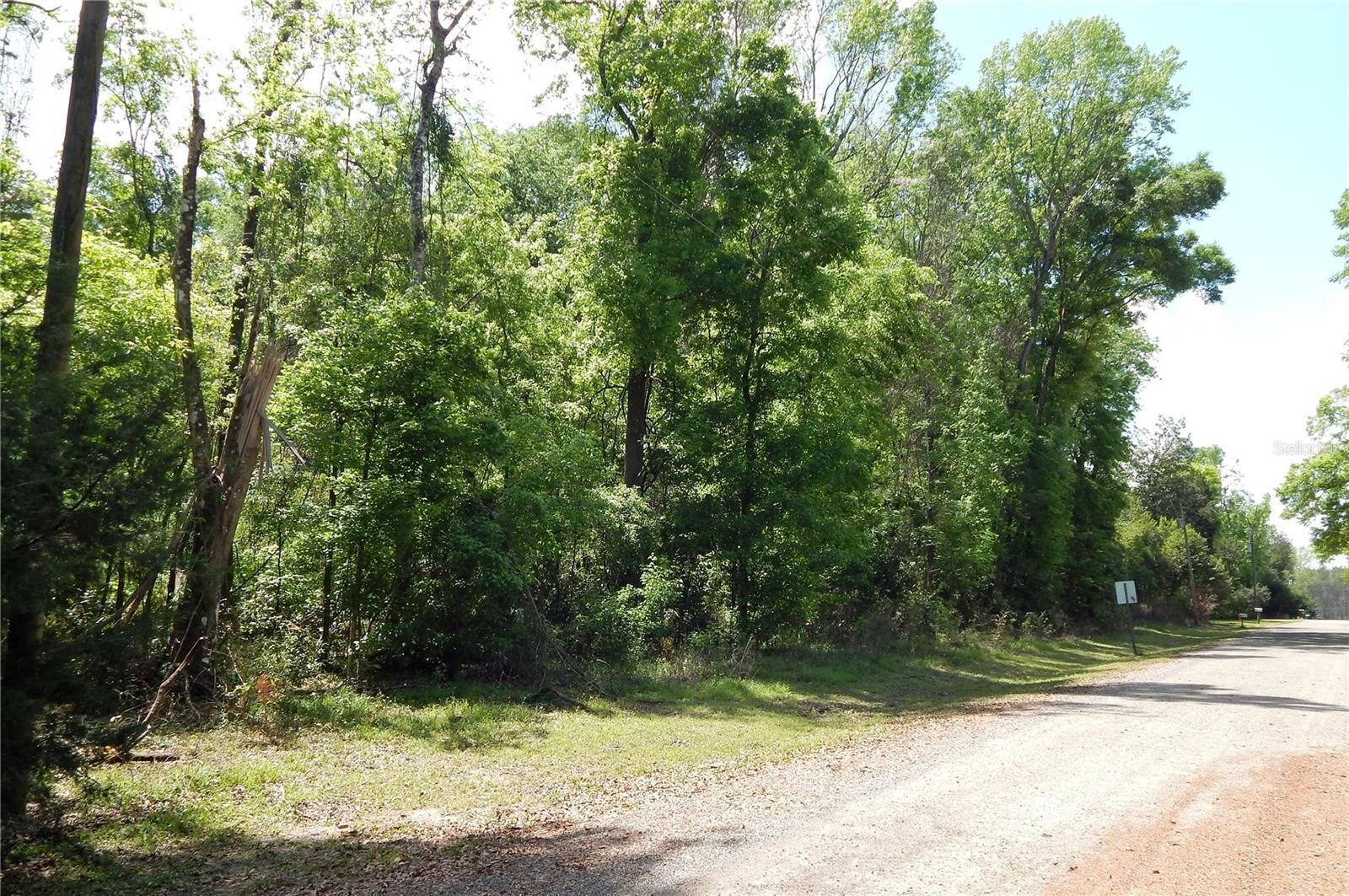 Property Photo:  352 SE Happy Valley Glen  FL 32643 