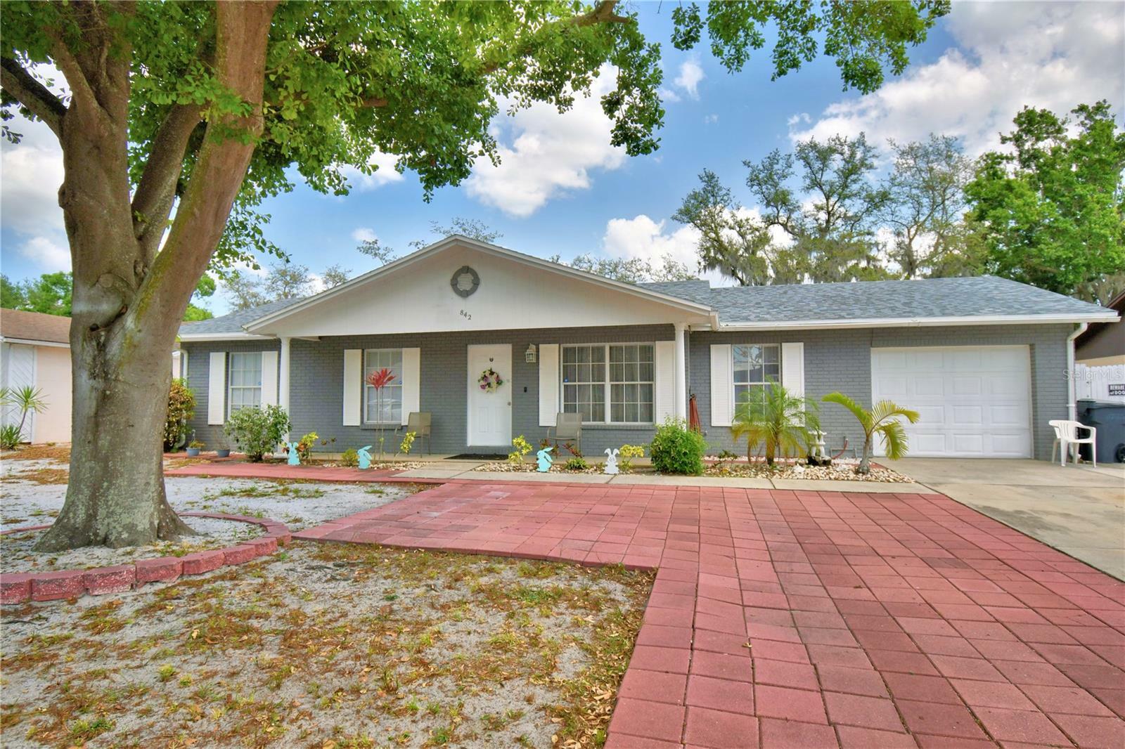 Property Photo: 842 Cinnamon Drive FL 33880