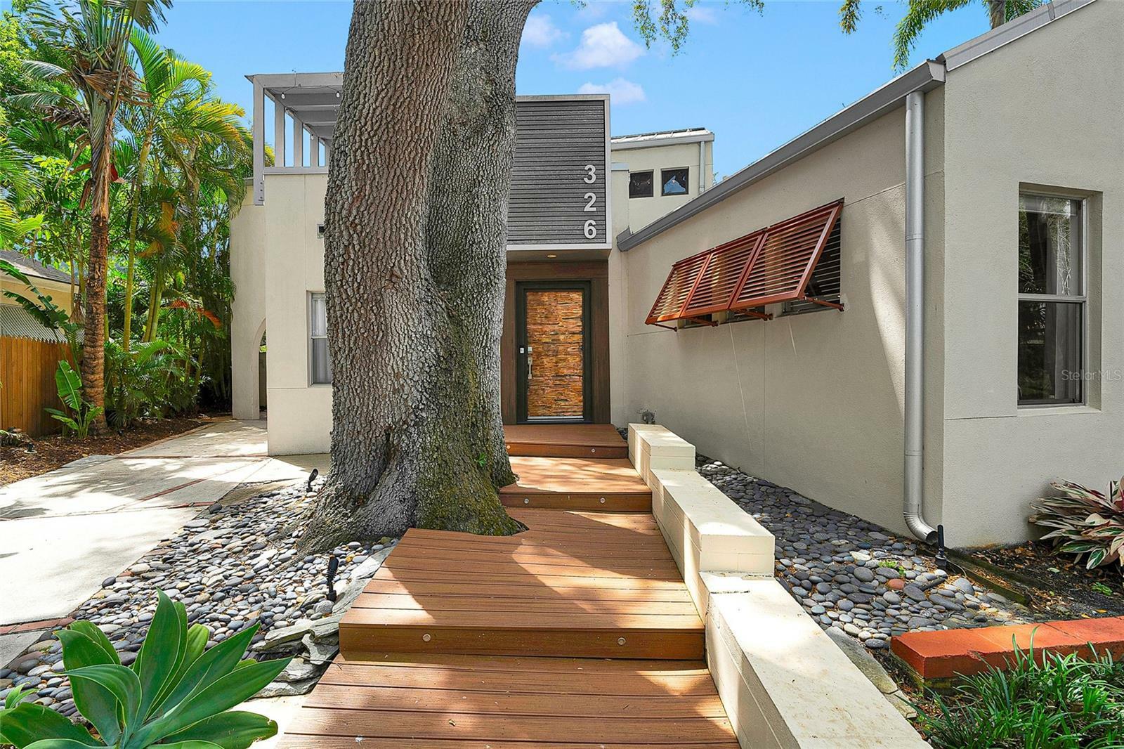 Property Photo:  326 16th Avenue NE  FL 33704 