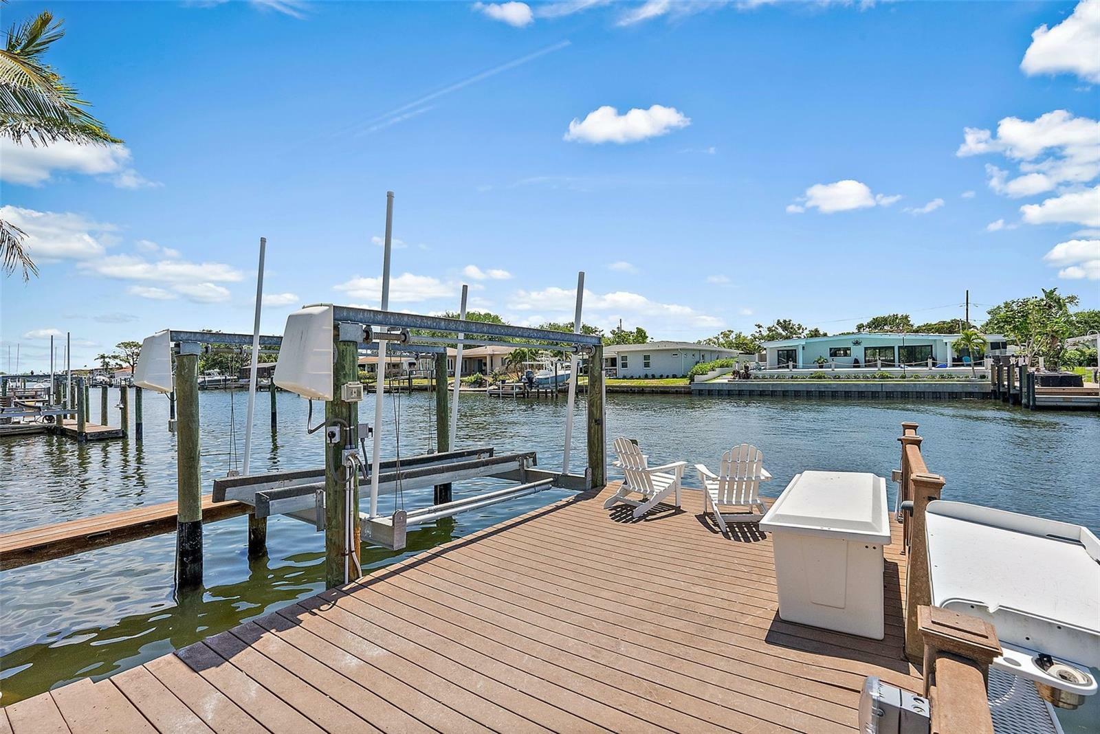 Property Photo: 1112 38th Avenue NE FL 33704
