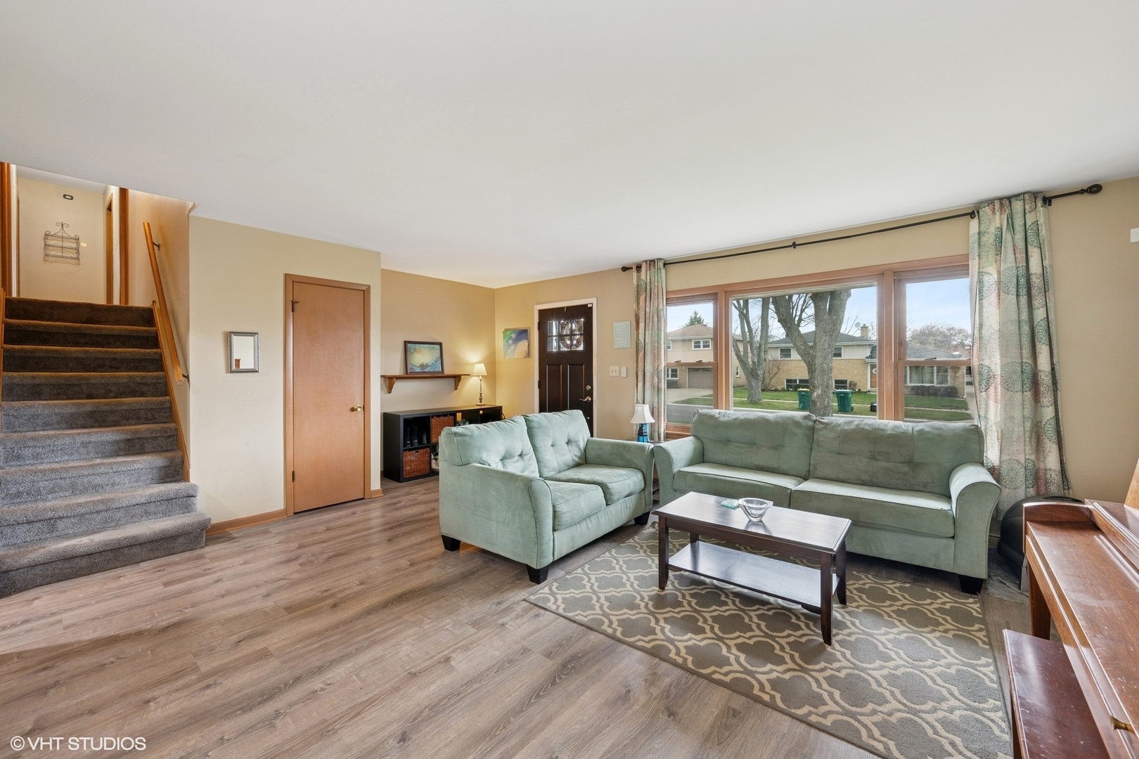 Property Photo: 1361 Marcy Lane IL 60090