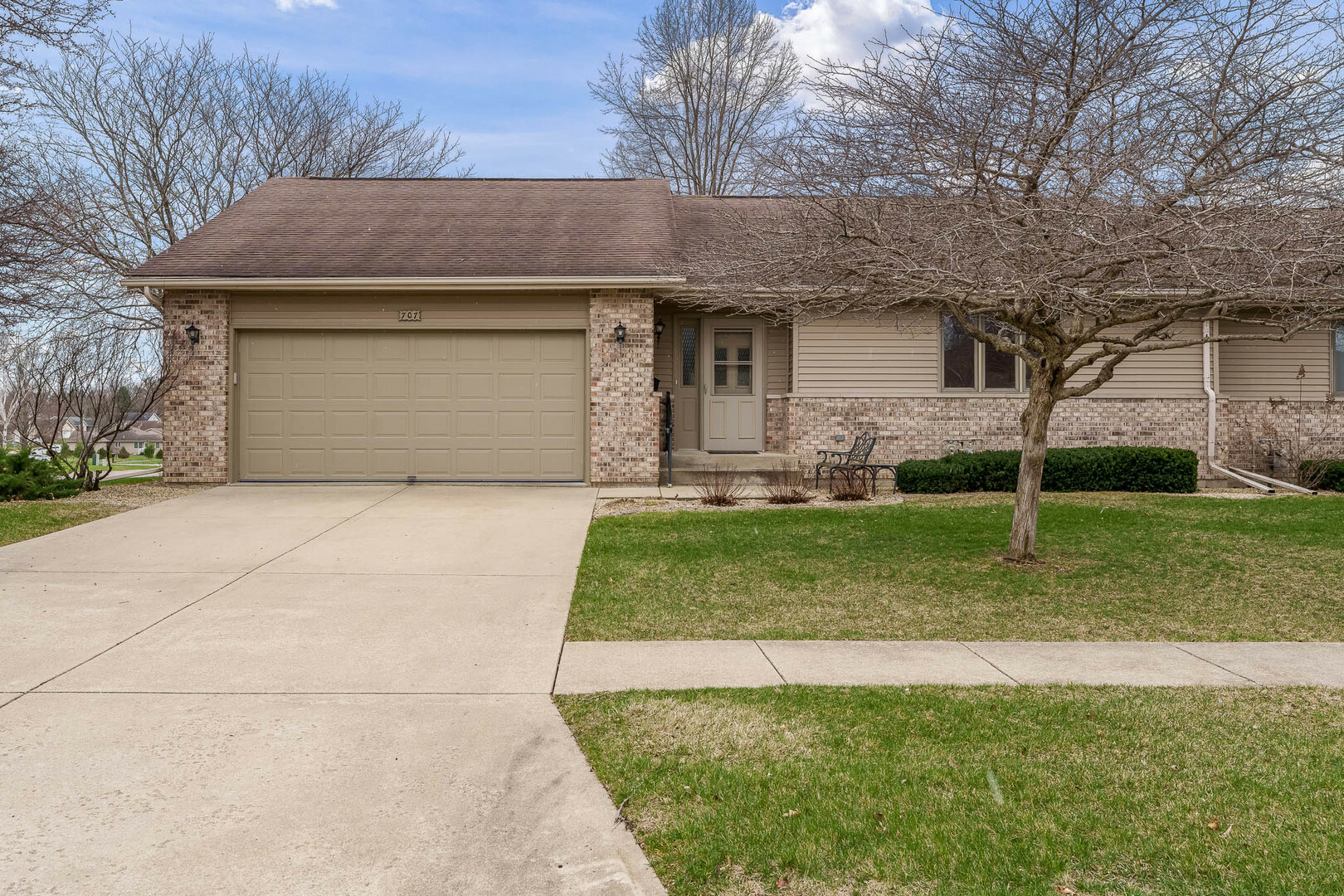 Property Photo: 707 Seminole Drive 2 IL 61032