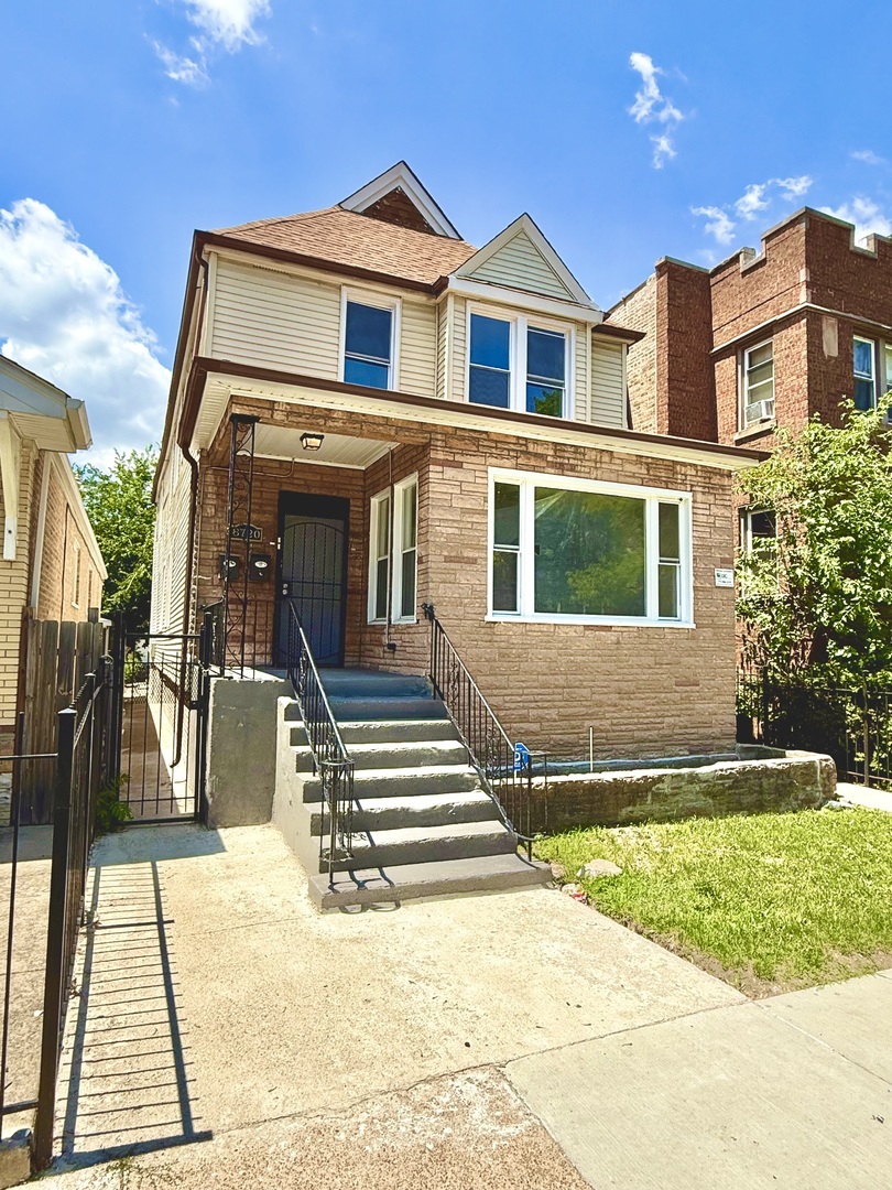 Property Photo:  